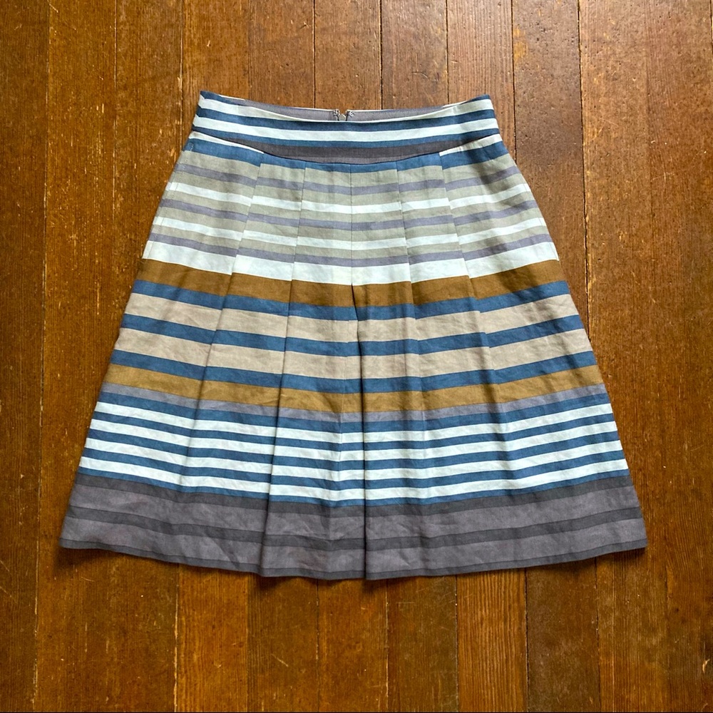 Banana Replubic size 2 striped above the knee skirt